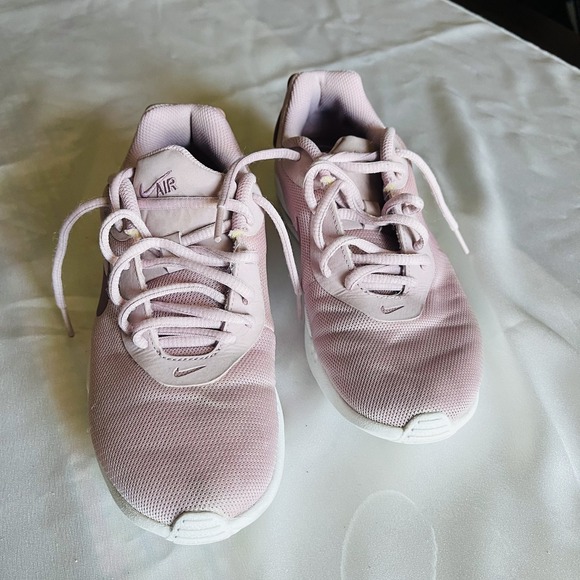 Nike Air Max Oketo Colorway Sneakers Women's Size 6 Pink AQ2231-500 - Picture 3 of 8